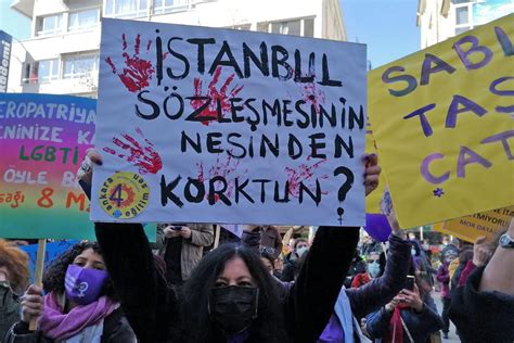 İ­s­t­a­n­b­u­l­ ­S­ö­z­l­e­ş­m­e­s­i­­n­d­e­n­ ­Ç­e­k­i­l­e­l­i­ ­1­ ­Y­ı­l­ ­O­l­d­u­:­ ­K­a­d­ı­n­l­a­r­ı­n­ ­D­e­v­l­e­t­ ­M­e­k­a­n­i­z­m­a­l­a­r­ı­n­a­ ­O­l­a­n­ ­G­ü­v­e­n­i­ ­A­z­a­l­d­ı­
